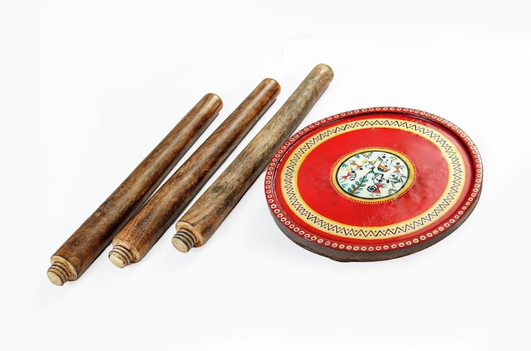 Aarunya Mango Wood Side Stool – Worli Red & White